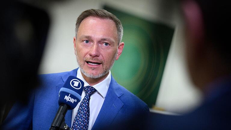 Christian Lindner.jpeg       -  Wirtschaftsminister Christian Lindner hat sich in einem Interview zu einer möglichen Erhöhung des Kindergeldes geäußert.