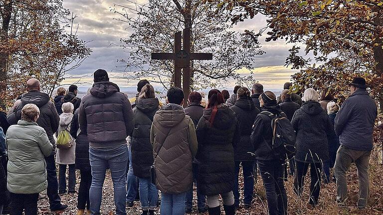 Beeindruckende Gedenkfeier am Naturfriedhof in Alsleben.