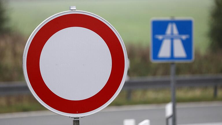 Rund um die Autobahnanschlussstelle Kitzingen/Schwarzach ist der Verkehr in nächster Zeit weiter beeinträchtigt (Symbolbild).