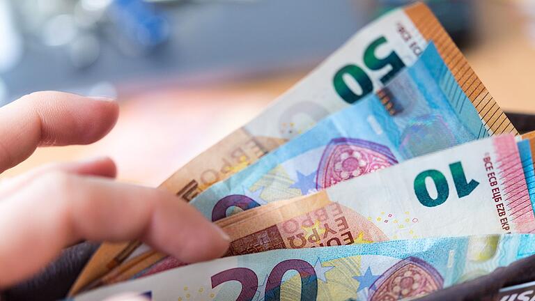 Geld.jpeg       -  Der Bürgergeld-Regelsatz wird 2024 563 Euro im Monat im Monat betragen.