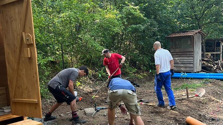 Arbeitseinsatz am Waldkindergarten       -  Arbeitseinsatz am Waldkindergarten