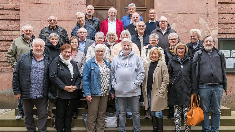 Die 70-Jährigen der früheren Rienecker Grundschulklasse trafen sich, um Erinnerungen aufzufrischen.