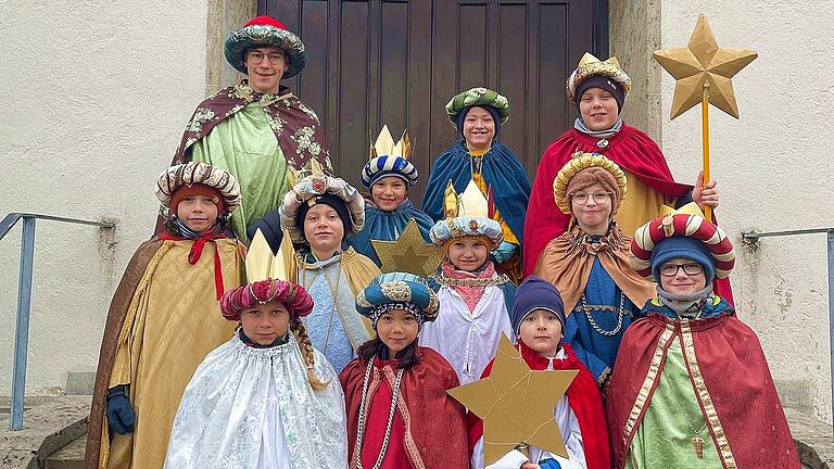 Zwölf Sternsinger waren in Moos unterwegs.