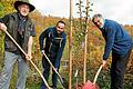 Auf dem Foto von links: Florian Tully, Bürgermeister Daniel Vinzens, Norbert Dietmeyer.