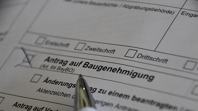 Um einen Bauantrag für eine landwirtschaftliche Maschinenhalle  ging es im Marktgemeinderat Schondra.       -  Um einen Bauantrag für eine landwirtschaftliche Maschinenhalle  ging es im Marktgemeinderat Schondra.