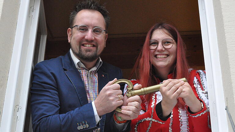 Die Narren haben nun das Sagen im Hendunger Rathaus.