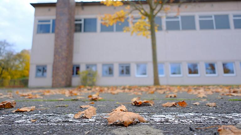 Der Fahrradunterricht an Grundschulen war Thema der Grabfeld-Allianz. Für den markierten Übungs-Parcours an der Grundschule Untereßfeld werden fünf Räder für Schülerinnen und Schüler angeschafft. Ob auch andere Schulverbände die Räder mit nutzen wollen, steht diesen offen.