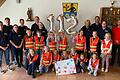 Die Freiwillige Feuerwehr Uettingen hat eine Kinderfeuerwehr gegründet. 14 Kinder ab der dritten Klasse haben ihren Beitritt mit ihrem Handabdruck bezeugt und Zweiter Bürgermeister Johannes Krämer, Kommandant Fabian Rößler, Vorsitzender Horst Walter und Kinder-Gruppenleiterin Ramona Schmidt haben zusammen mit KBM Holger Pfeuffer (Neubrunn) und Tom Franke (FFW Abschnittswart West) die Kinder begrüßt.