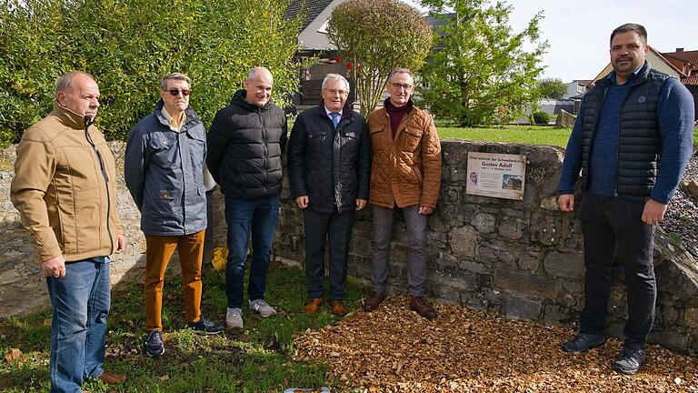 Im Bild von links: Günter Zschocke, Karlheinz Färber, Jürgen Kaiser, Bezirkstagspräsident Stefan Funk, Wolfgang Bartenstein, Bürgermeister Johannes Grebner.