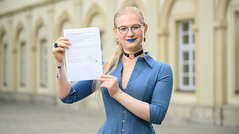 Bestätigung als Frau von Geburt an: Lucy Leng nutzte das neue Selbstbestimmungsgesetz und ließ ihren Namen und ihren Geschlechtseintrag im Standesamt Würzburg ändern.&nbsp;