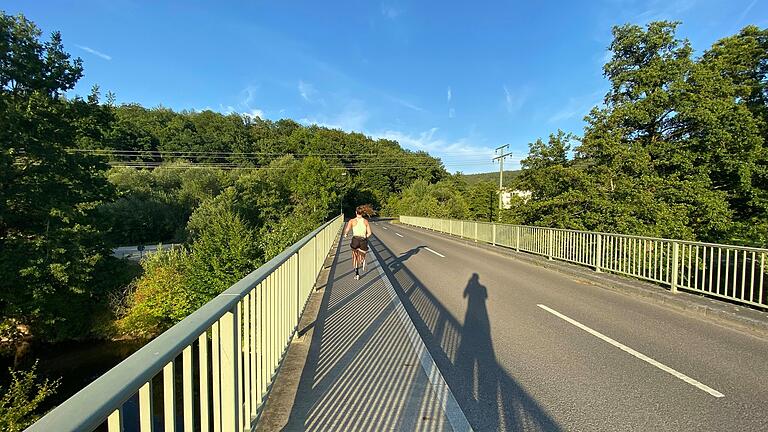 Die Brücke in der Klinikstraße müsste saniert werden.