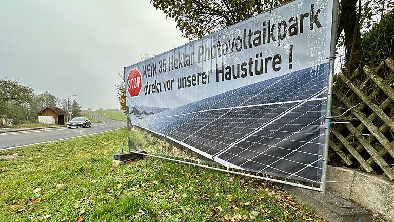 Photovoltaik ist aktuell das dominierende Thema rund um Oberleichtersbach. Während im benachbarten Einraffshof der Widerstand gegen einen geplanten 35 Hektar großen Solarpark wächst, geht es nur wenige Kilometer bei Unterleichtersbach planerisch m...       -  Photovoltaik ist aktuell das dominierende Thema rund um Oberleichtersbach. Während im benachbarten Einraffshof der Widerstand gegen einen geplanten 35 Hektar großen Solarpark wächst, geht es nur wenige Kilometer bei Unterleichtersbach planerisch mit einem etwas kleineren Solarpark in ganz großen Schritten voran.